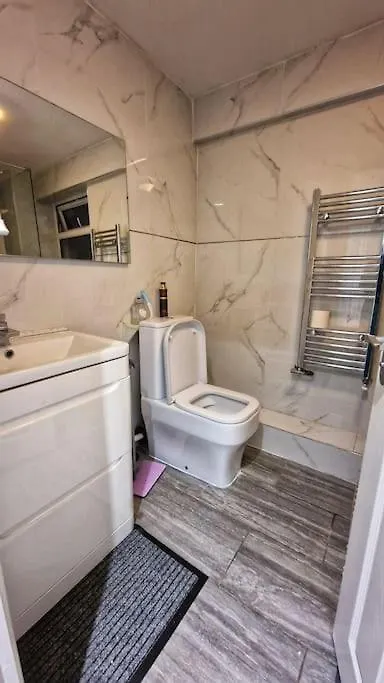 Lizola Homes Rooms Dagenham 0*,  United Kingdom
